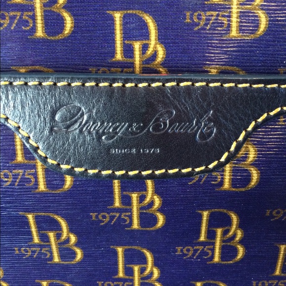 Dooney & Bourke side bag - Picture 5 of 8